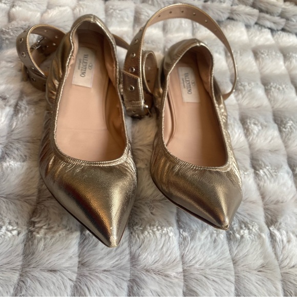 VALENTINO Love Latch metallic leather point-toe flats - Picture 5 of 14